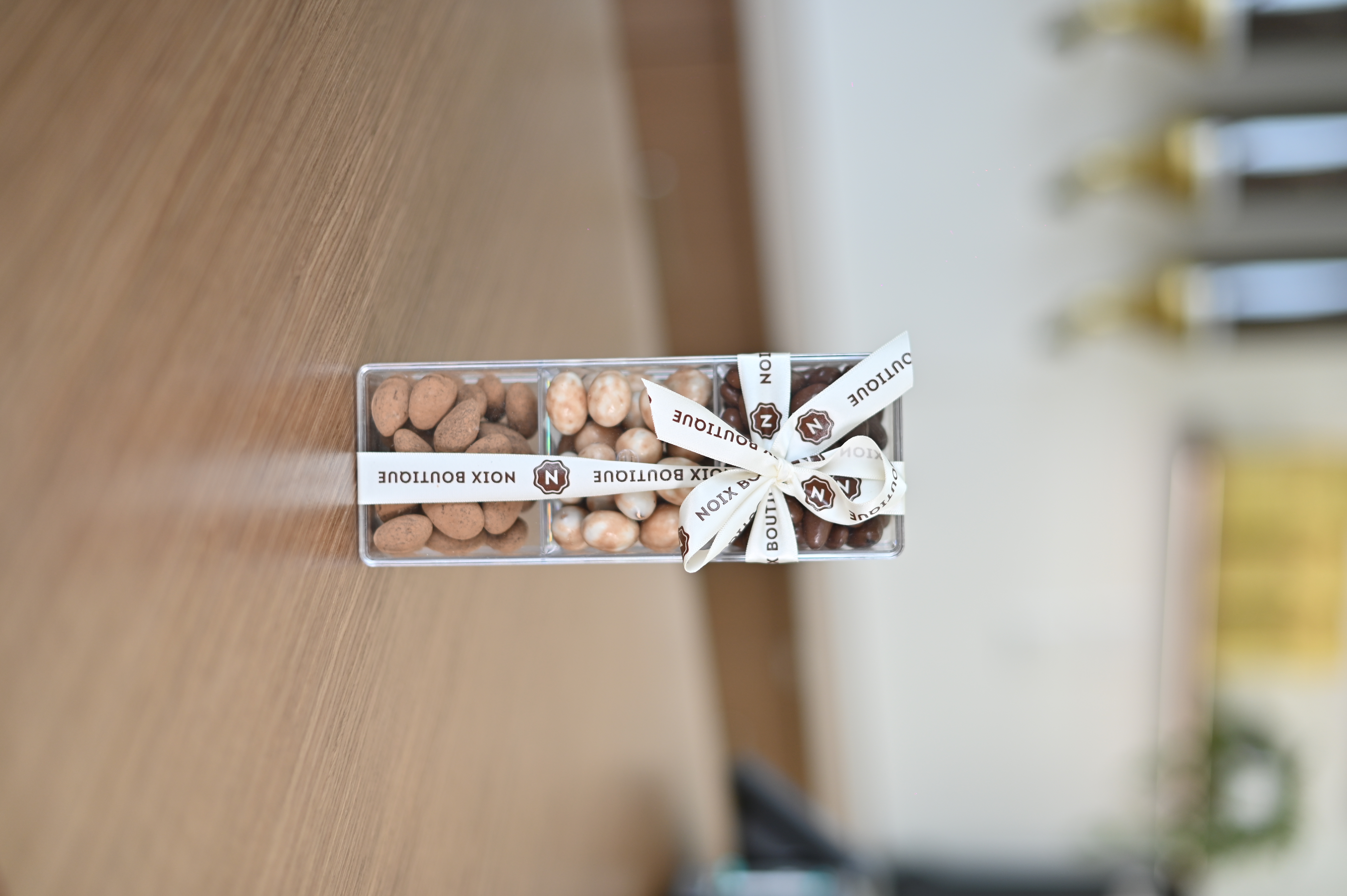 Coffret transparent de noix avec ruban